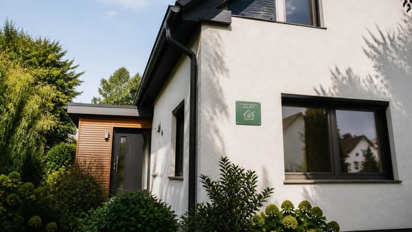 Klimaschutz für jeden an der Hauswand sichtbar